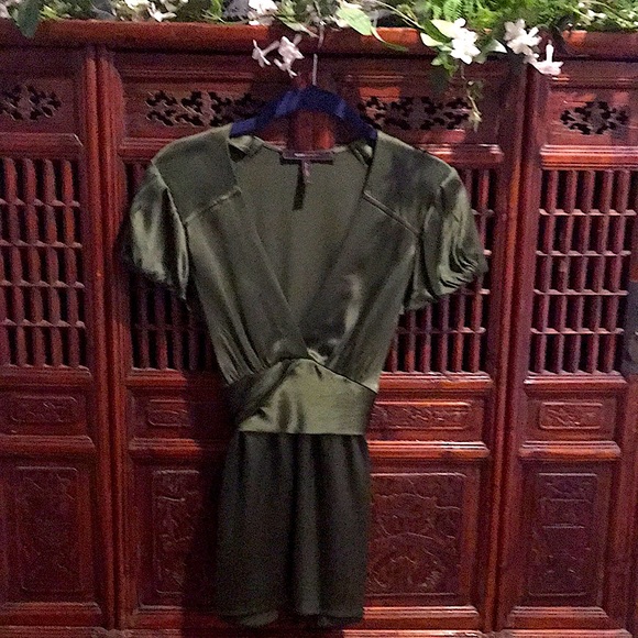 🍁 5/$40. BCBGMaxAzria Silk Emerald Green Blouse - Picture 1 of 8